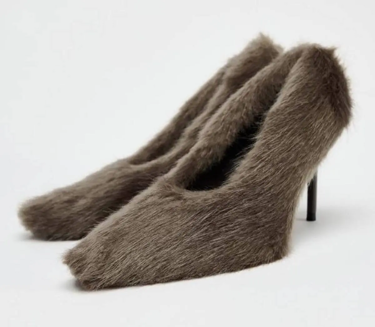 γόβες μπεζ με γούνα zara