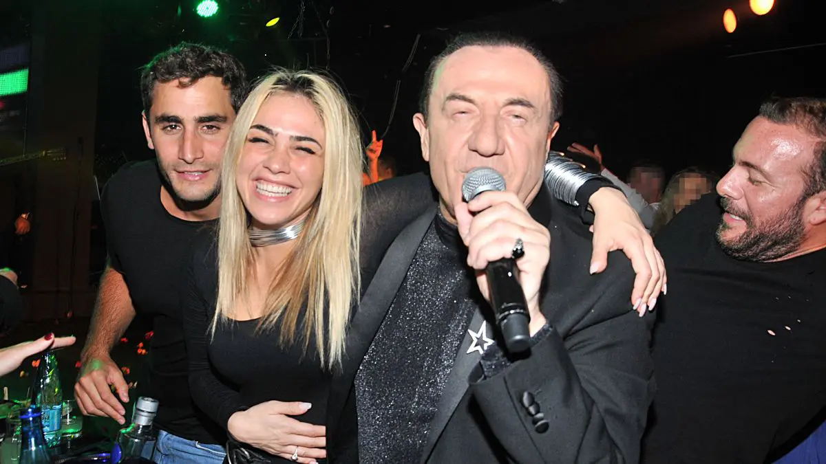 Μαρίος Καπότσης Κόνι Μεταξά και Λευτέρης Πανταζής διασκεδάζουν σε νυχτερινό κέντρο