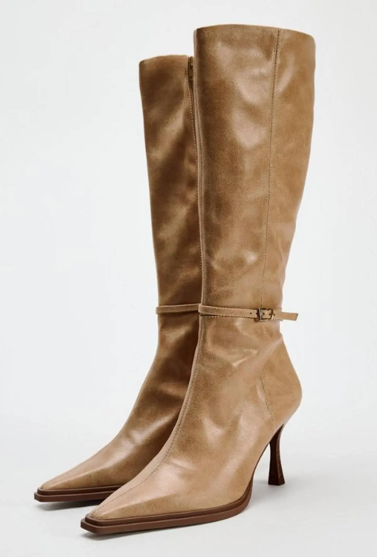 μπεζ μπότες με αγκράφα zara