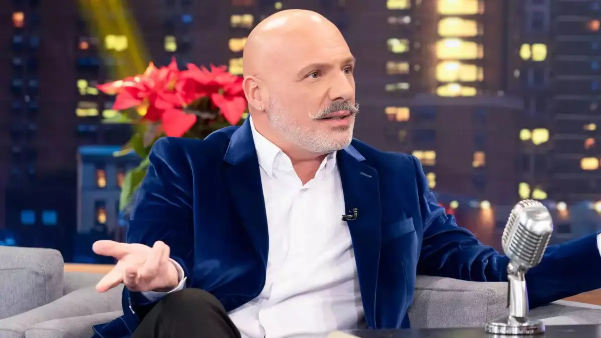 Ο Νίκος Μουτσινάς στο The 2night show