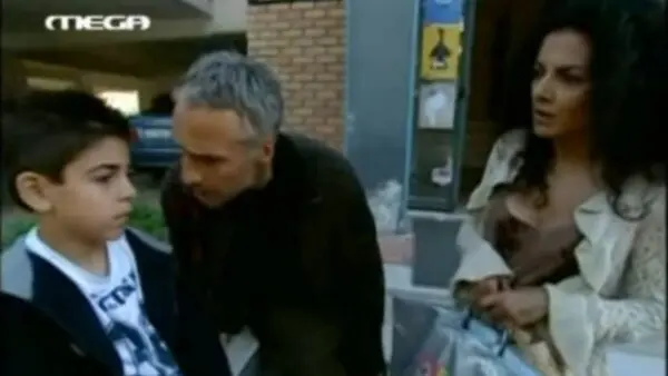 Σκηνή από την σειρά Singles με τον Άγγελο