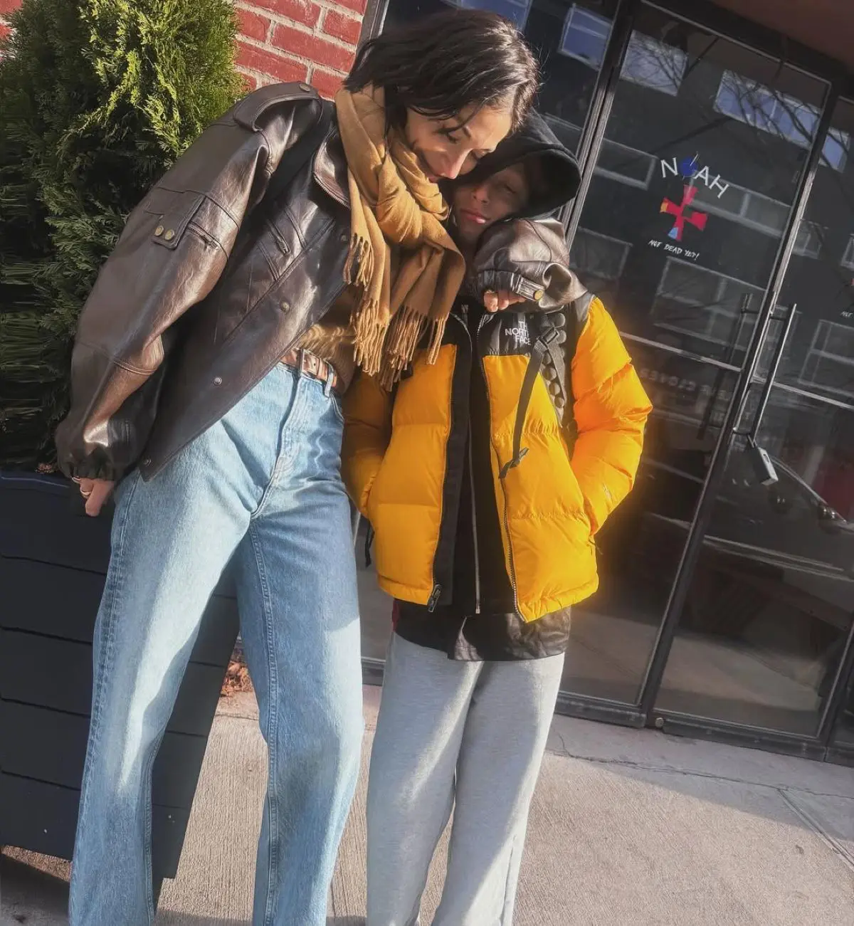 Η Σοφία Καρβέλα αγκαλιά με τον γιο της