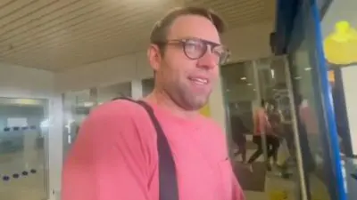 Ο Στέφανος Κασσελάκης στο αεροδρόμιο