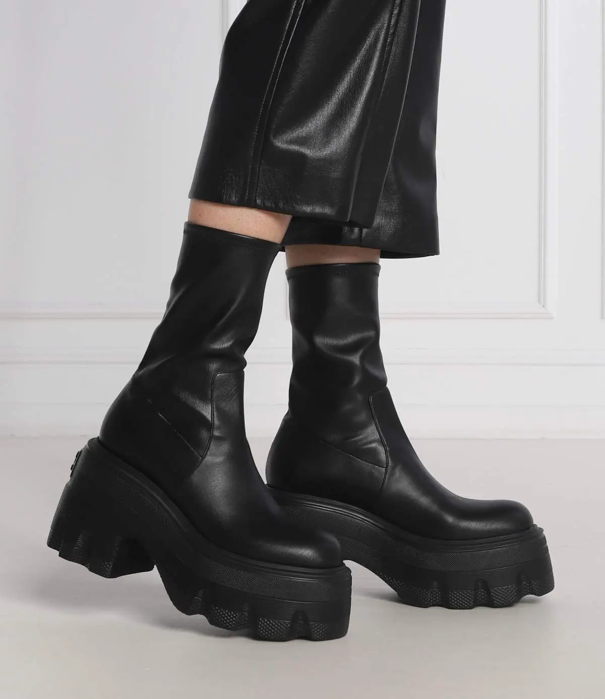 μπότες μαύρες casadei