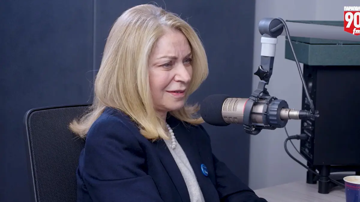 Η Έλλη Στάη μιλάει στο ραδιόφωνο