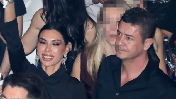 Η Ιωάννα Μπούκη και ο Αντώνης Σρόιτερ σε νυχτερινό κέντρο.