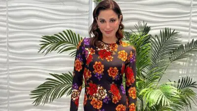 Η Κατερίνα Παπουτσάκη σε πλατό εκπομπής