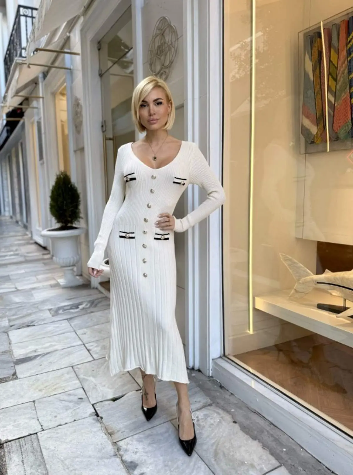 Η Αλεξάνδρα Παναγιώταρου με πλεκτό μακρύ φόρεμα