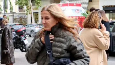 Η Μαρέβα Γκραμπόφσκι στο κέντρο της Αθήνας