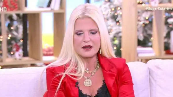 Η Μαρίνα Σταυράκη στο πλατό του Super Κατερίνα