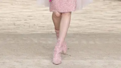 Παπούτσια ροζ στην πασαρέλα Chanel