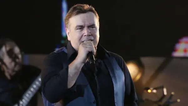 Ο Μανώλης Λιδάκης σε συναυλία του