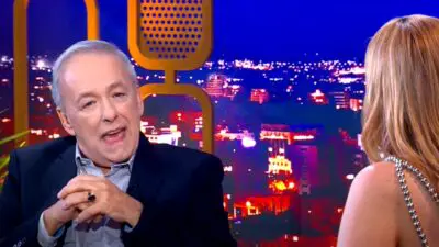 Ο Ανδρέας Μικρούτσικος στο πλατό του Sunday Night