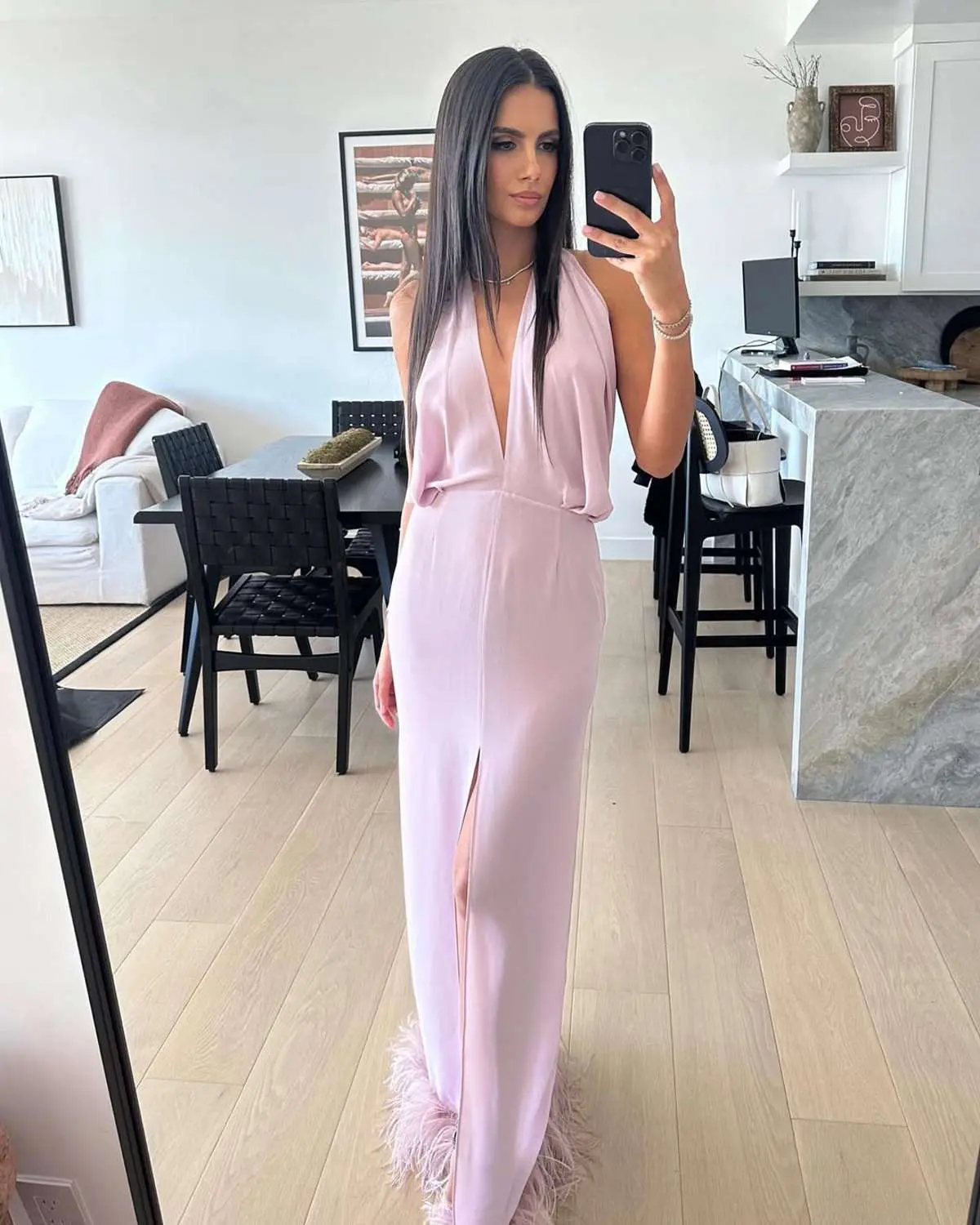 Η Αλεξάνδρα Νίκα με παλ ροζ μάξι φόρεμα