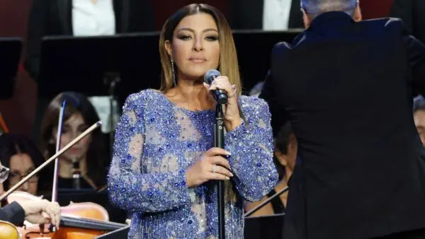 Έλενα Παπαρίζου