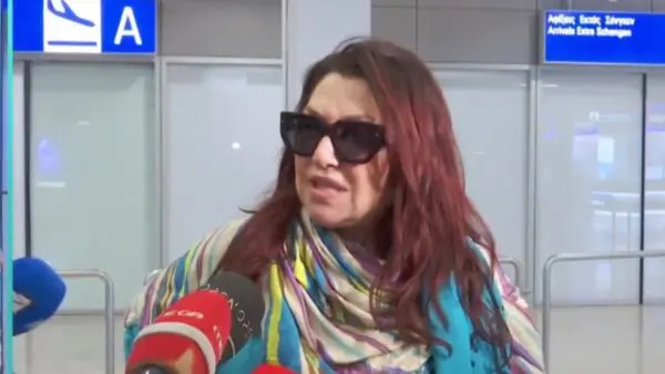 Η Καίτη Γαρμπή στο αεροδρόμιο