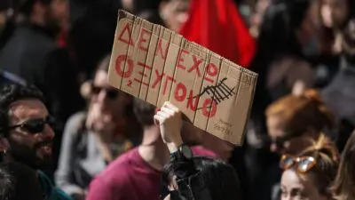 Φωτογραφία που γράφει πάνω δεν έχω οξυγόνο