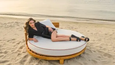 Η Αθηνά Οικονομάκου μούσα της Envie Shoes