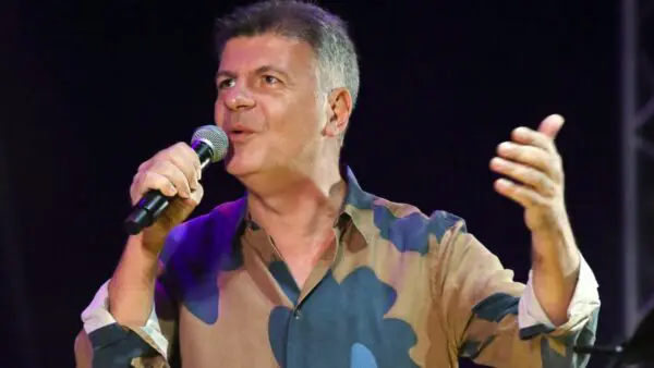 Ο Φοίβος Δεληβοριάς σε συναυλία του