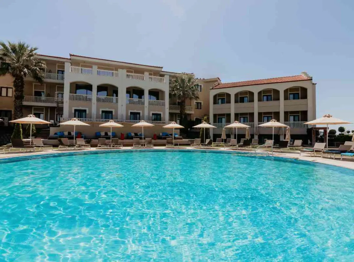 Η πισίνα του Heaven Hotel στη Θεσσαλονίκη