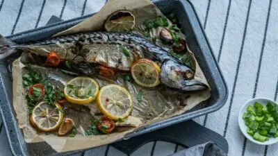 ψάρι στον φούρνο με πατάτες