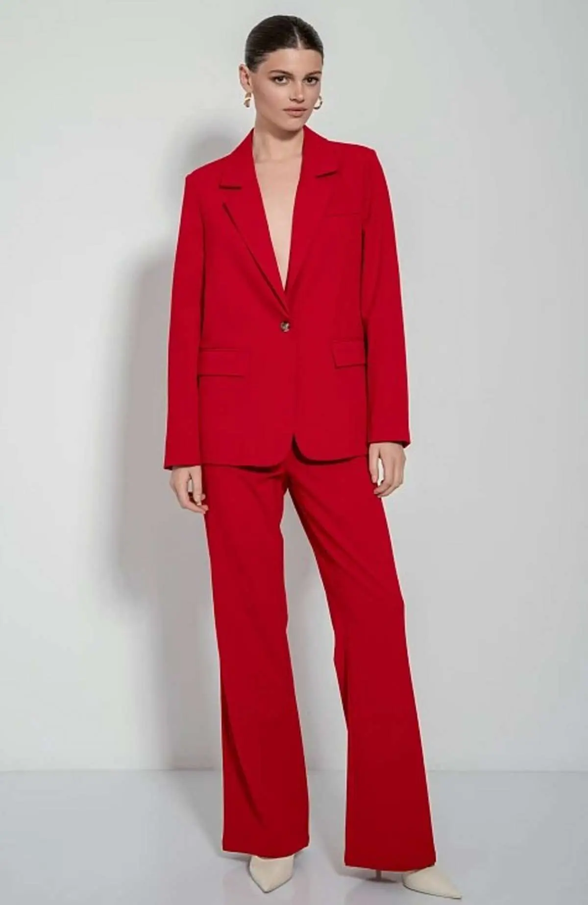 κόκκινο κοστούμι pink woman