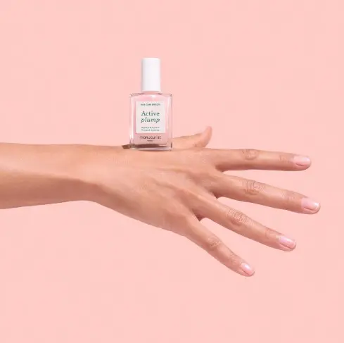 Ξεχάστε το κλασικό γαλλικό: Το «Baby French» είναι επίσημα η πιο κομψή τάση για τα νύχια αυτή την άνοιξη