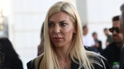 Η Σοφία Πολυζωγοπούλου έξω από τα δικαστήρια