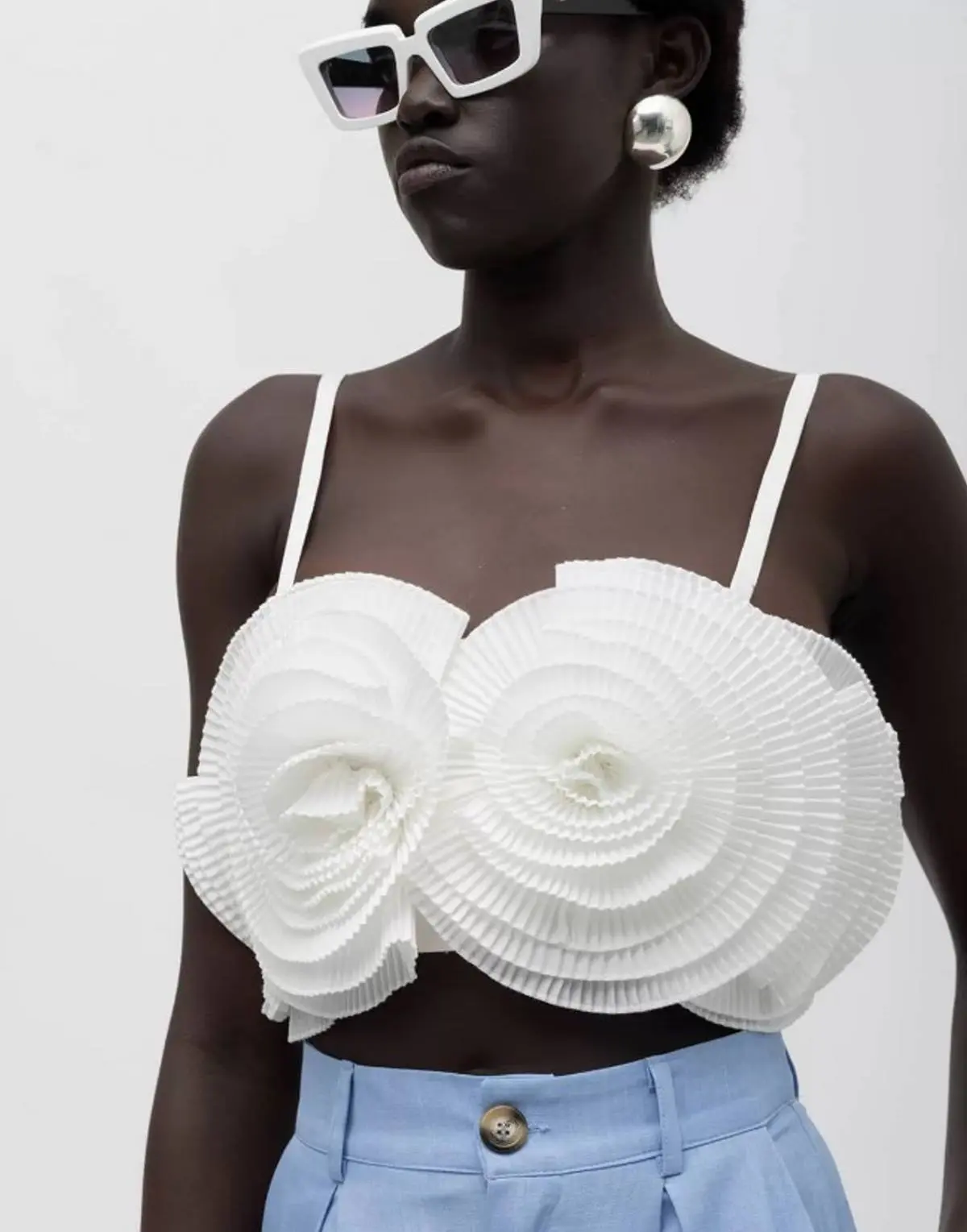 top με λουλούδια favela