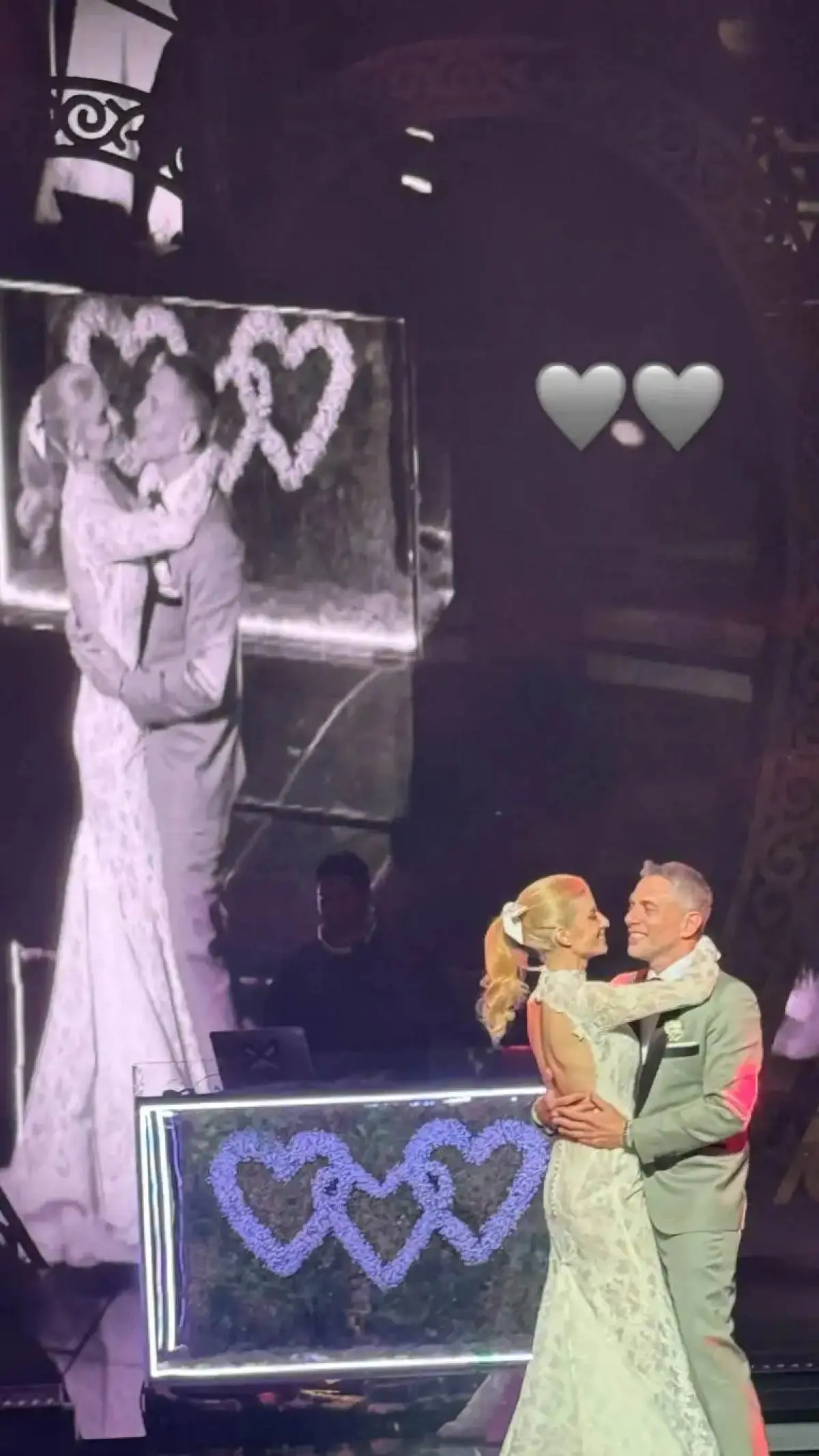 Η Ευαγγελία Αραβανή και ο Σπύρος Λάζαρης στο γάμο τους