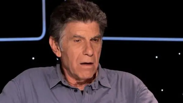 Ο Γιάννης Μπέζος στην εκπομπή Στιγμές