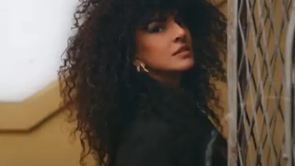 Η Μαρία Σολωμού στο τρέιλερ της εκπομπής Μαρία τη νύχτα