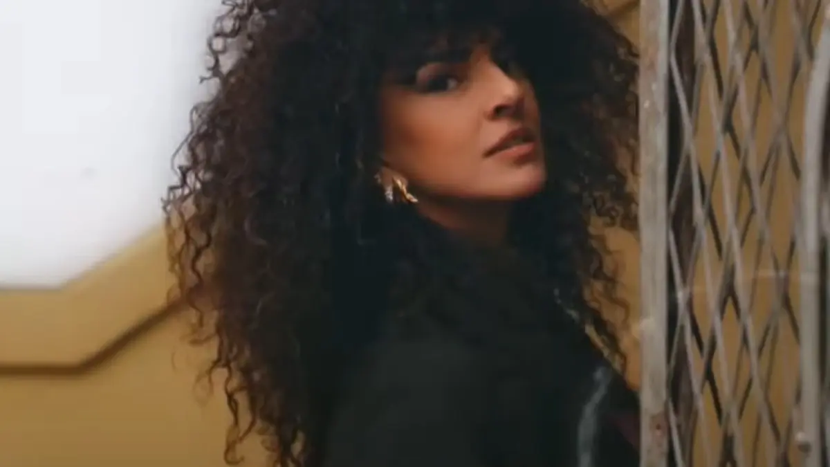 Η Μαρία Σολωμού στο τρέιλερ της εκπομπής Μαρία τη νύχτα