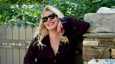 Με σανδάλια η Ελένη Μενεγάκη