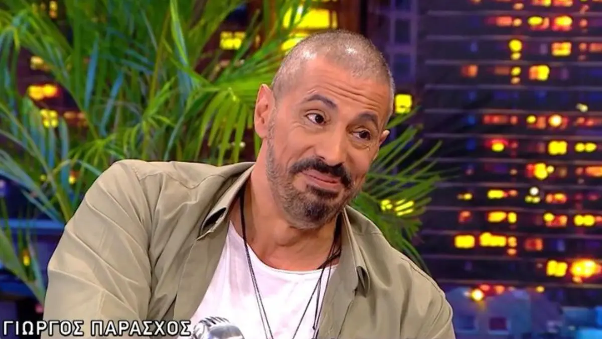 Ο Γιώργος Παράσχος στο πλατό του The 2night show