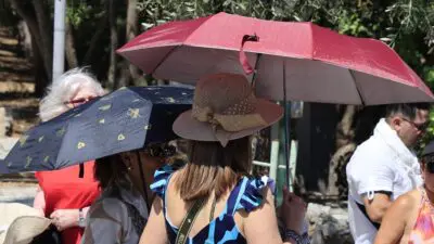 Άνθρωποι με ομπρέλες