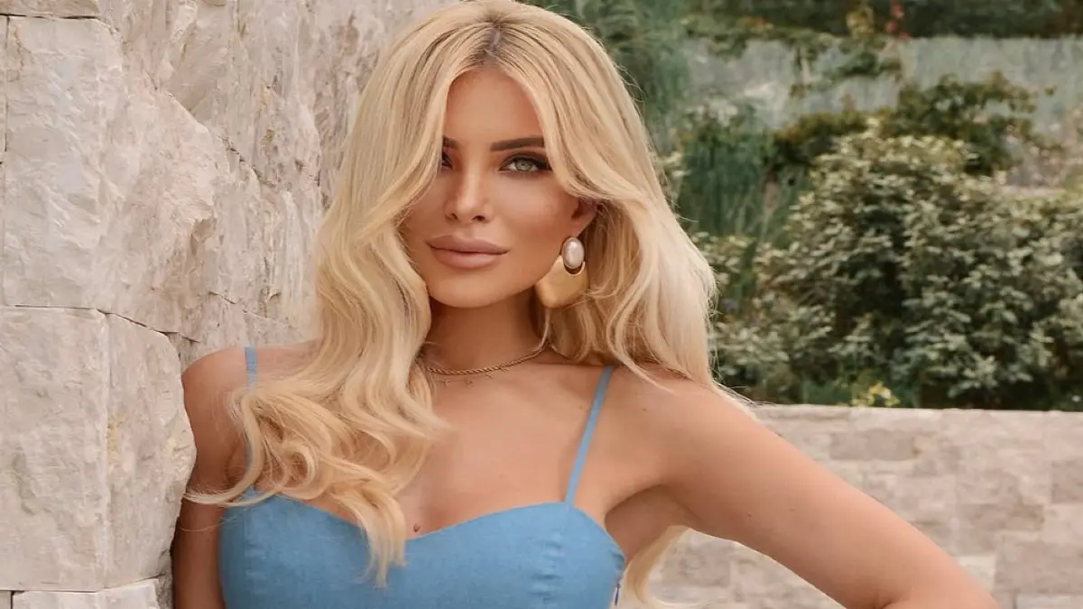 Top Zara φοράει η Κατερίνα Καινούργιου