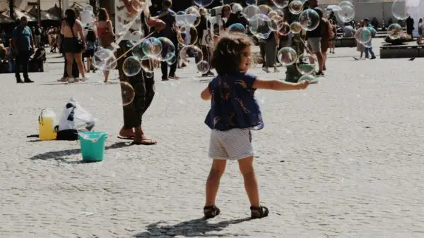 Παιδί στο εξωτερικό