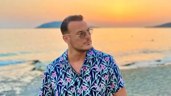 Σάκης Αρσενίου