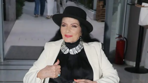 Η Ζωζώ Σαπουντζάκη σε έξοδό της