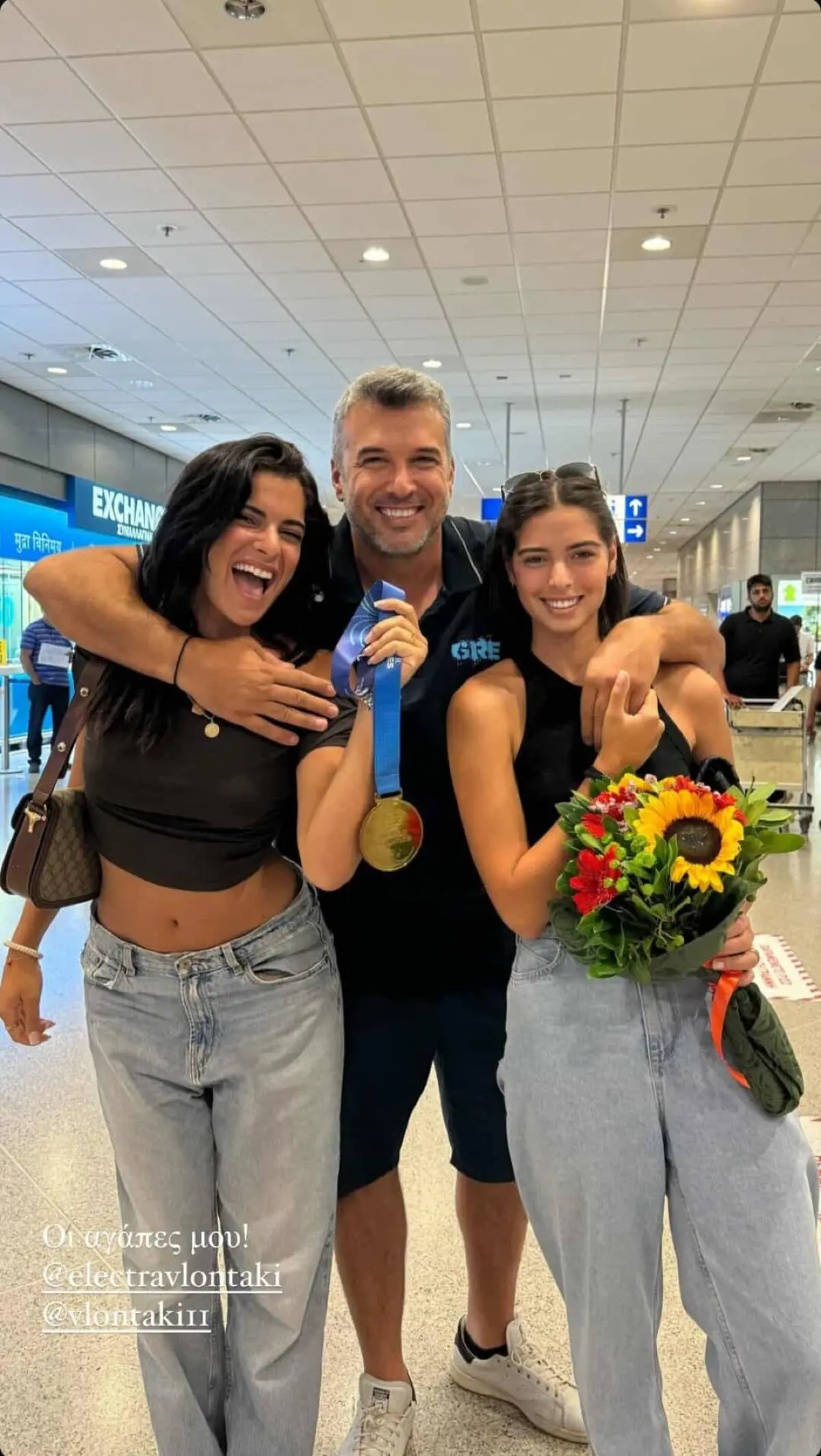 Ο Αντώνης Βλοντάκης με τις κόρες του