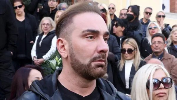 Ο Κοκλώνης Νίκος σε κηδεία