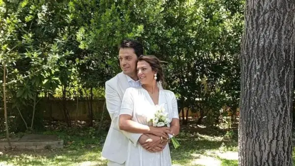 Η Χριστίνα Βραχάλη και ο σύζυγός της στον γάμο τους