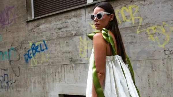 Φόρεμα λευκό στο street style