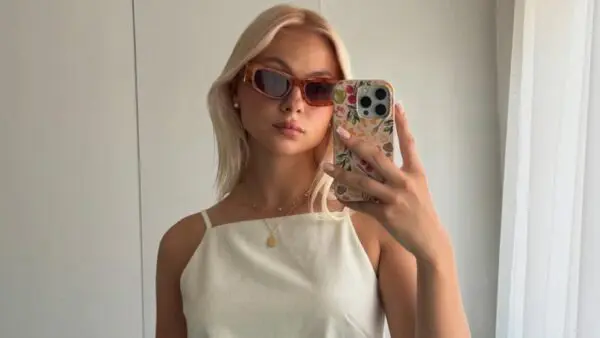 Παντελόνι αντί φόρεμα προτείνει κοπέλα