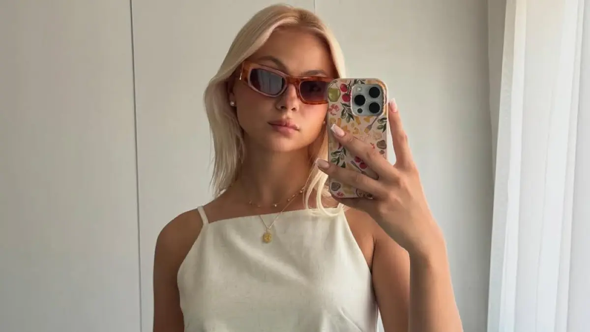 Παντελόνι αντί φόρεμα προτείνει κοπέλα