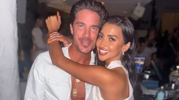 Η Αναστασία στην Πάρο με τον Νίκο Οικονομόπουλο