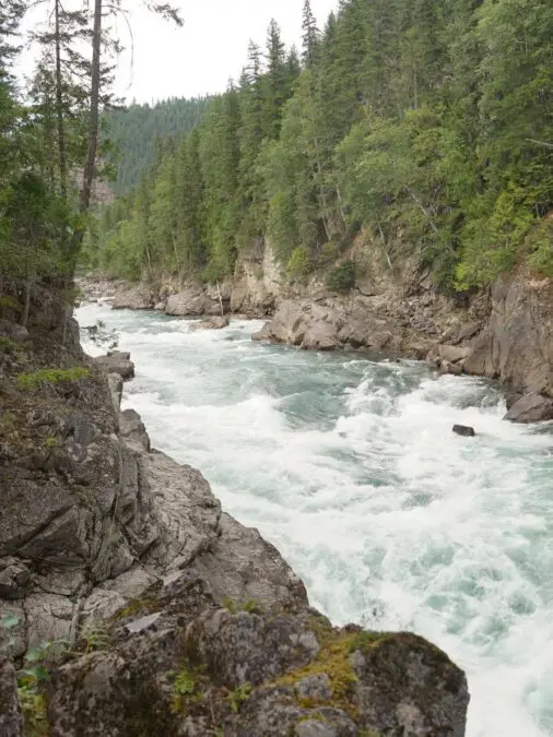 Ευγενία Σαμαρά σε ποτάμι στον Καναδά
