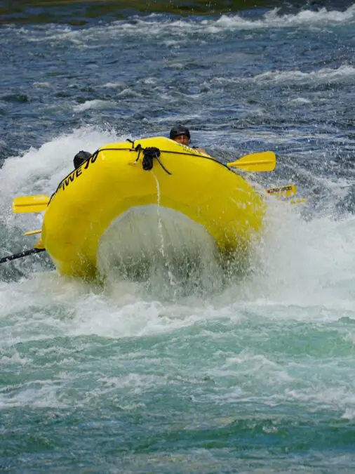 Ευγενία Σαμαρά σε ποτάμι στον Καναδά