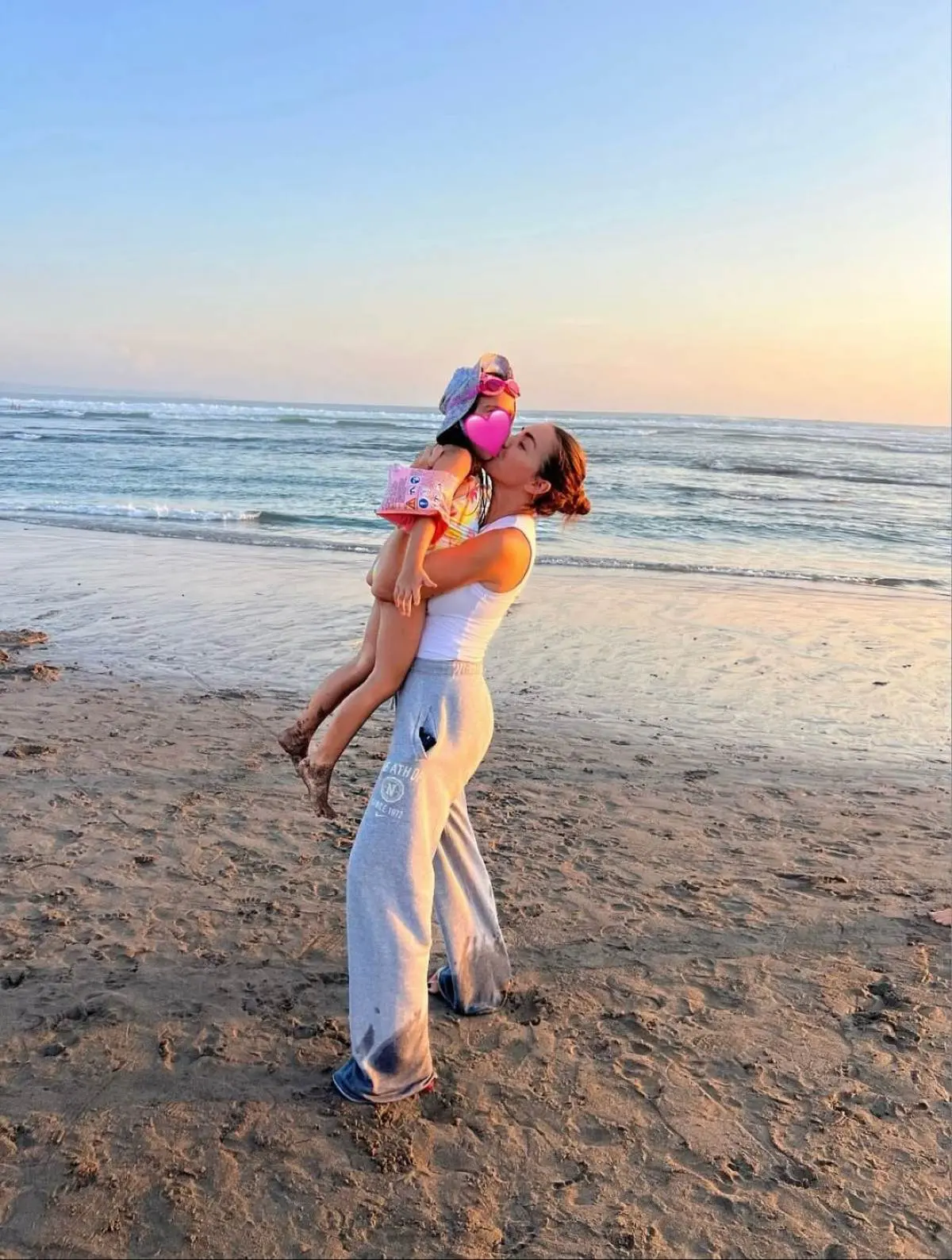 Η Όλγα Φαρμάκη με την κόρη της